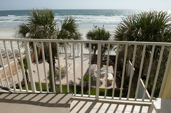 Oceanfront, 2 queen beds efficiency Photo 4