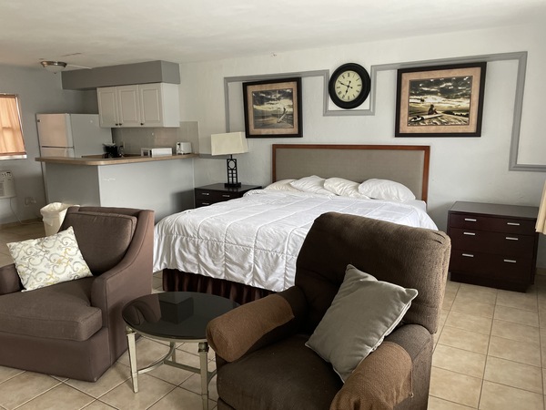 Efficiency, one queen bed- kitchen Photo 1