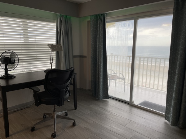 Oceanfront Penthouse One Bedroom Suite w/Kitchen, 2 Queen Beds, Private Balcony. Photo 8