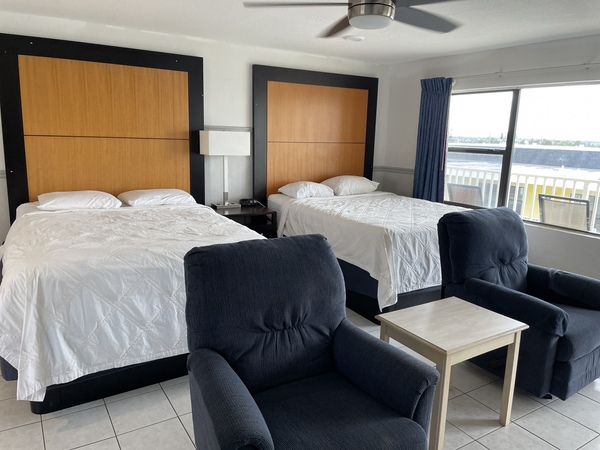 Large Efficiency 2 Queen Beds w/Kitchen Partial View Photo 2