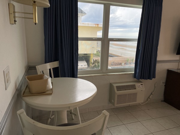 Oceanfront, one queen bed efficiency Photo 6