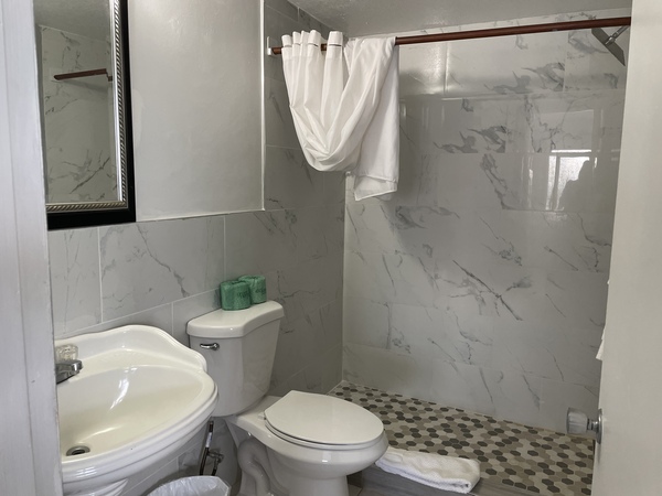 Oceanfront, one queen bed efficiency Photo 5