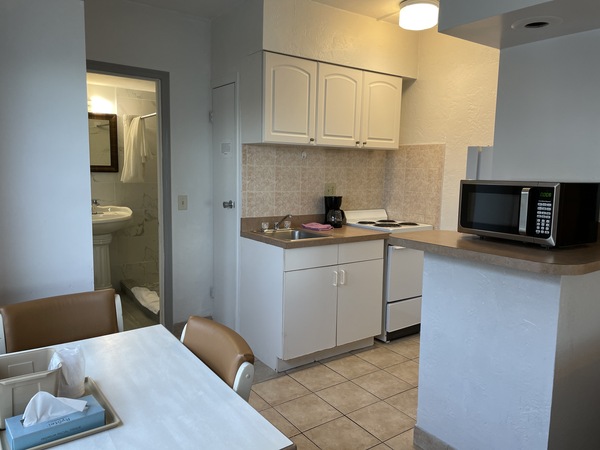 Efficiency two full size beds - kitchen Photo 3