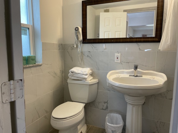 Oceanfront, 2 queen beds efficiency Photo 5