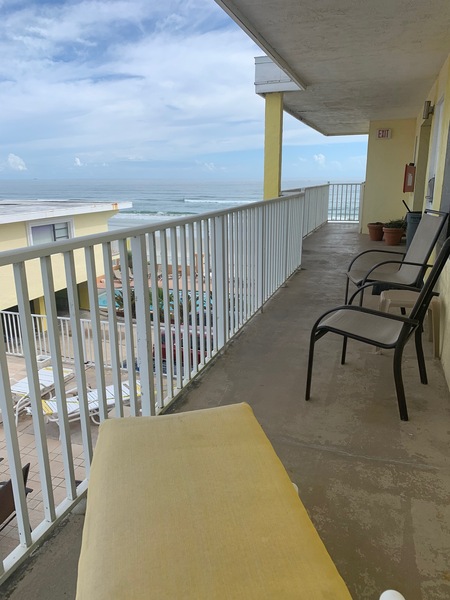 Large Efficiency 2 Queen Beds w/Kitchen Partial View Photo 7