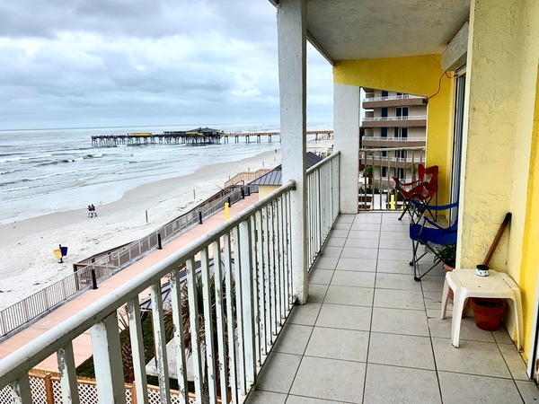 Oceanfront Penthouse One Bedroom Suite w/Kitchen, 2 Queen Beds, Private Balcony. Photo 9